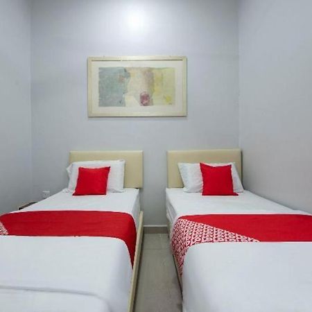 Oyo 90234 Sungai Rengit City Resort 2 Kampung Sungai Rengit Dış mekan fotoğraf