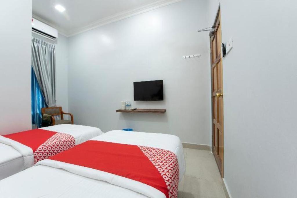 Oyo 90234 Sungai Rengit City Resort 2 Kampung Sungai Rengit Dış mekan fotoğraf