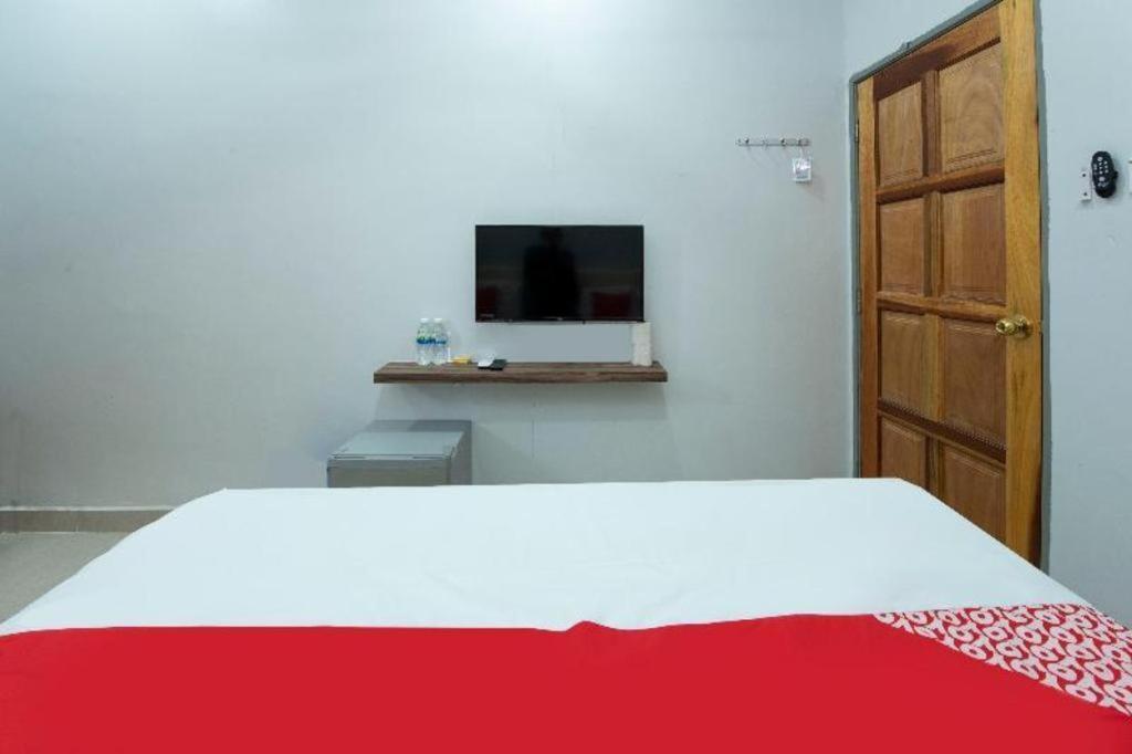 Oyo 90234 Sungai Rengit City Resort 2 Kampung Sungai Rengit Dış mekan fotoğraf
