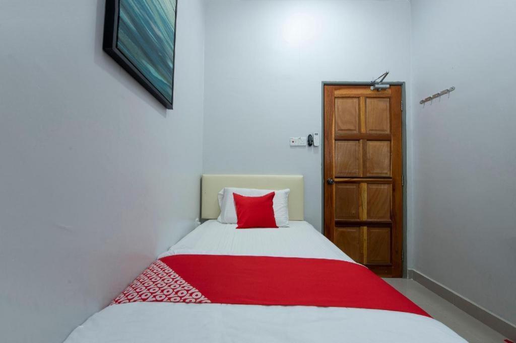 Oyo 90234 Sungai Rengit City Resort 2 Kampung Sungai Rengit Dış mekan fotoğraf