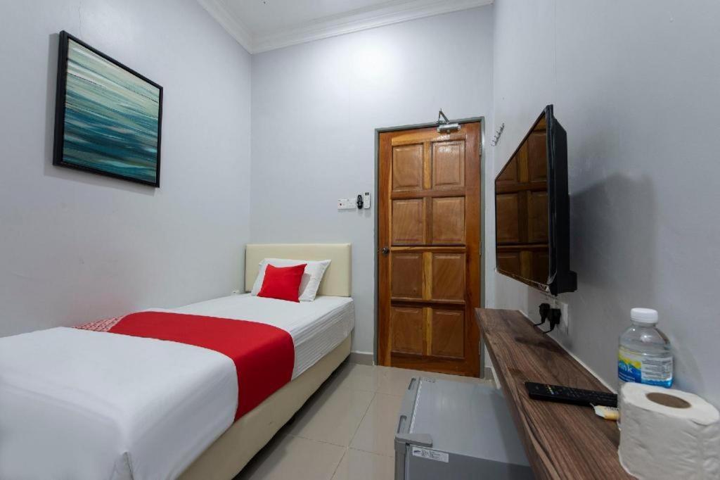 Oyo 90234 Sungai Rengit City Resort 2 Kampung Sungai Rengit Dış mekan fotoğraf