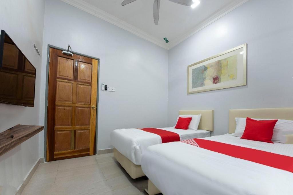 Oyo 90234 Sungai Rengit City Resort 2 Kampung Sungai Rengit Dış mekan fotoğraf