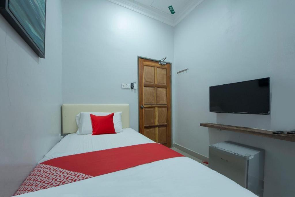 Oyo 90234 Sungai Rengit City Resort 2 Kampung Sungai Rengit Dış mekan fotoğraf