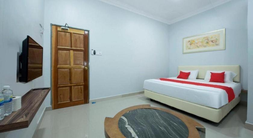 Oyo 90234 Sungai Rengit City Resort 2 Kampung Sungai Rengit Dış mekan fotoğraf