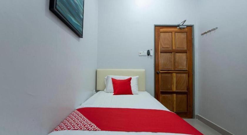 Oyo 90234 Sungai Rengit City Resort 2 Kampung Sungai Rengit Dış mekan fotoğraf