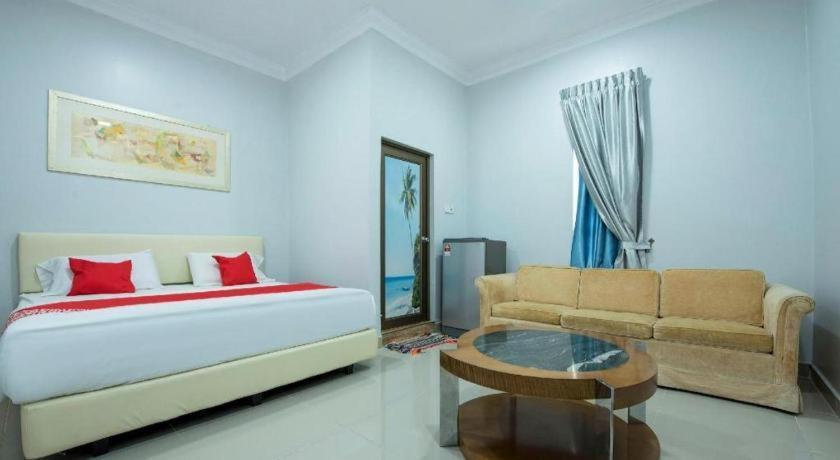Oyo 90234 Sungai Rengit City Resort 2 Kampung Sungai Rengit Dış mekan fotoğraf