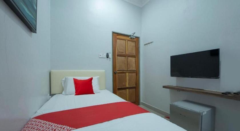 Oyo 90234 Sungai Rengit City Resort 2 Kampung Sungai Rengit Dış mekan fotoğraf