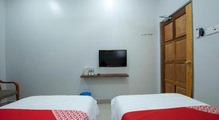 Oyo 90234 Sungai Rengit City Resort 2 Kampung Sungai Rengit Dış mekan fotoğraf
